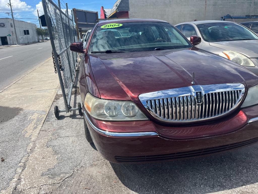 2004 Lincoln Town Car - $1,950