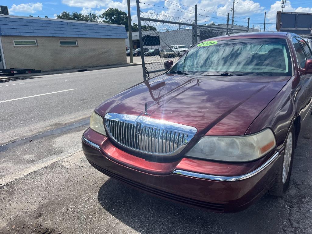 2004 Lincoln Town Car - $1,950