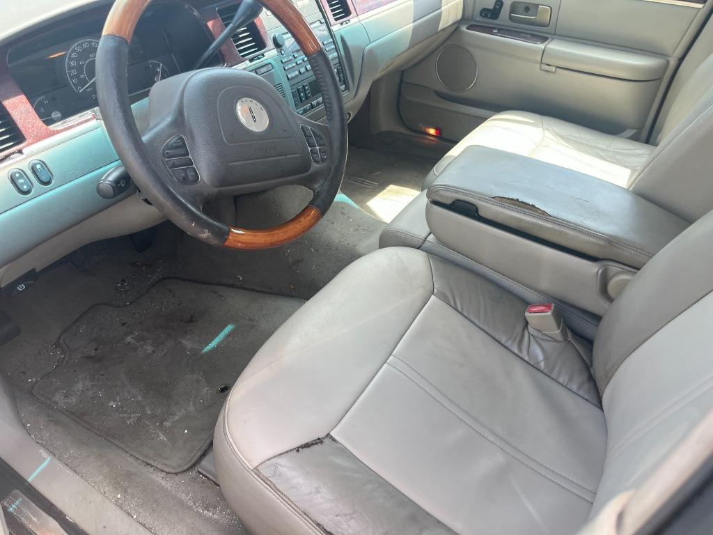2004 Lincoln Town Car - $1,950