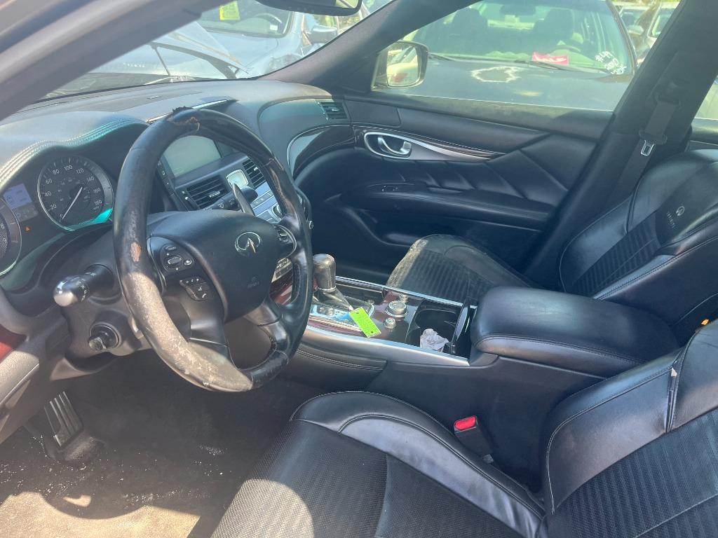 2013 INFINITI M - $3,950