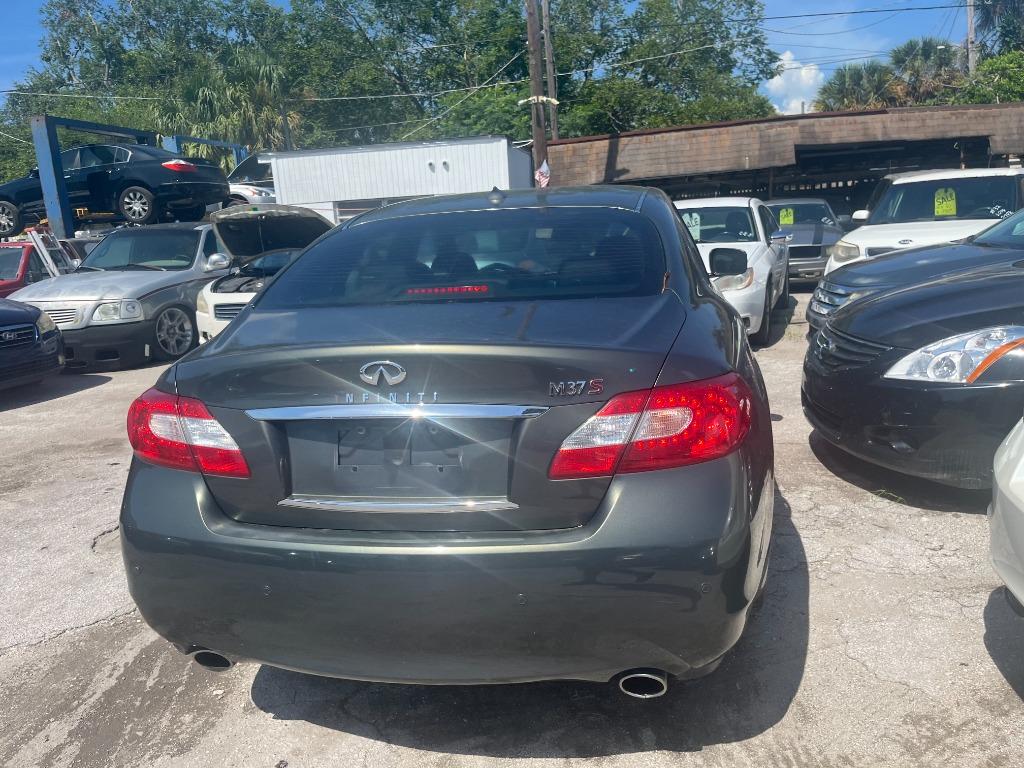 2013 INFINITI M - $3,950