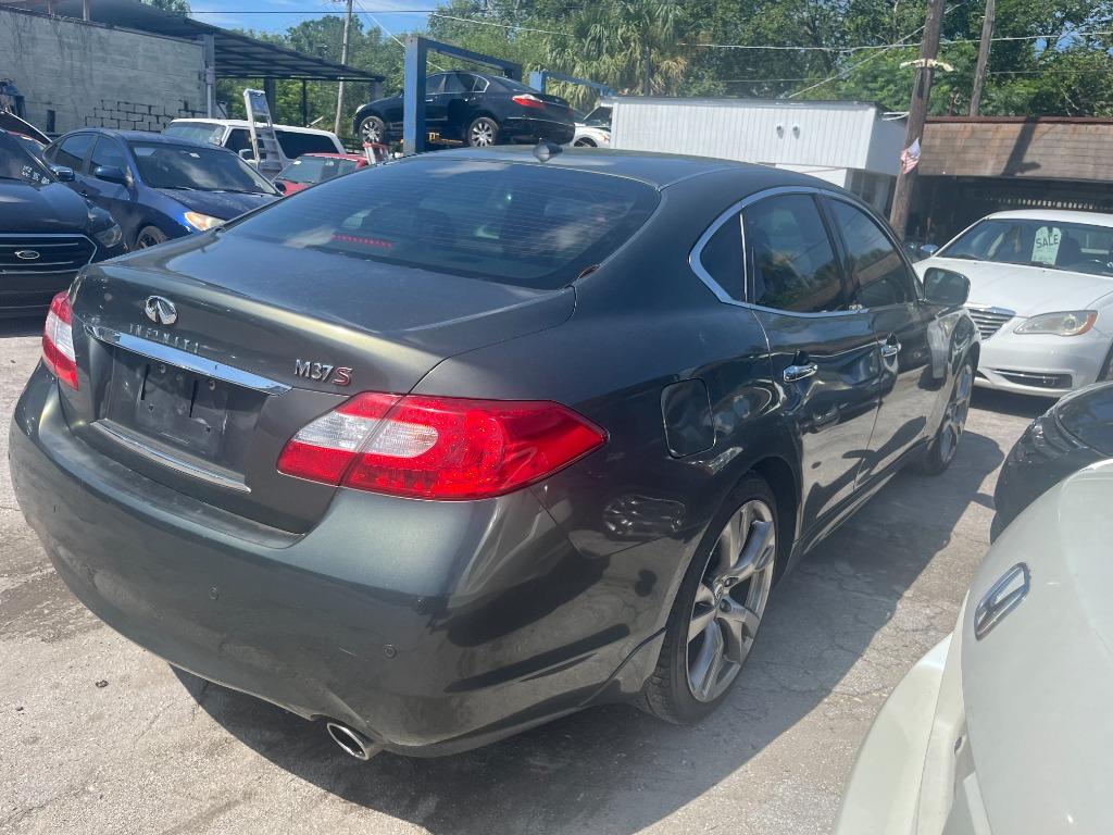 2013 INFINITI M - $3,950