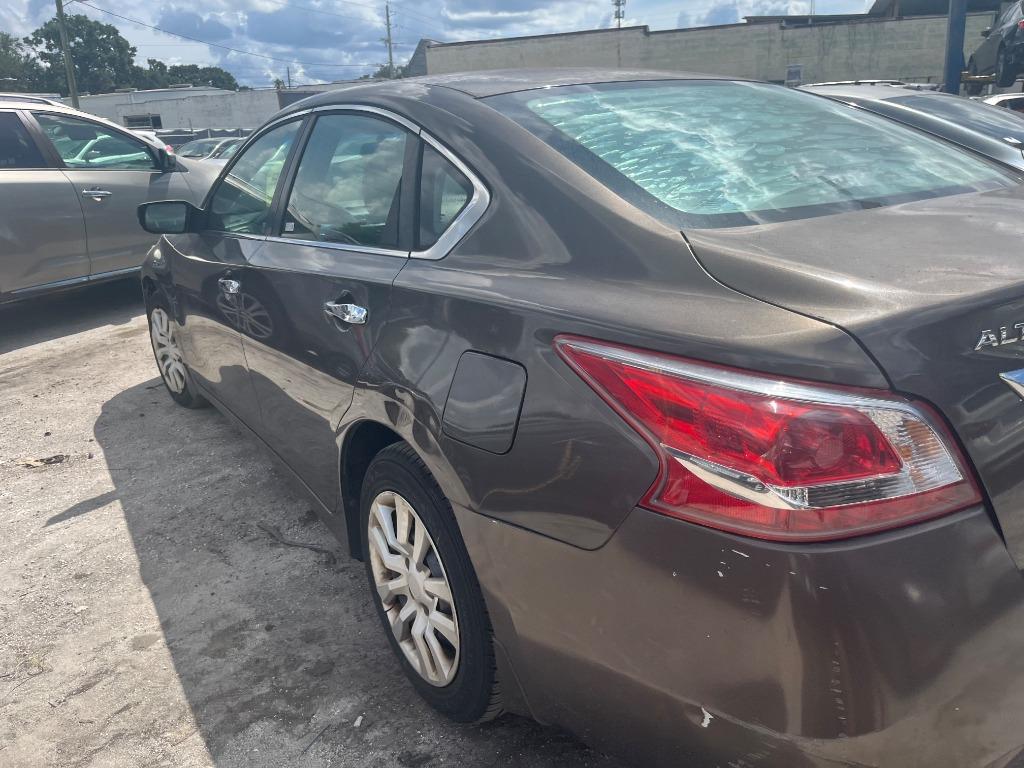 2013 Nissan Altima - $1,950