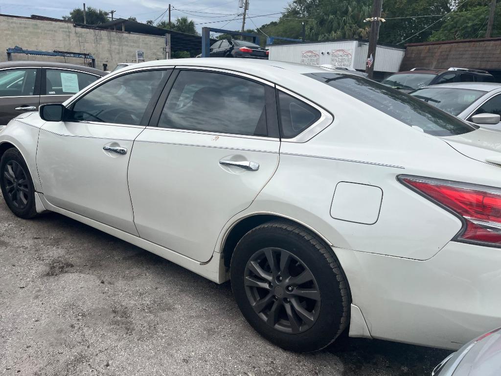 2015 Nissan Altima - $2,250