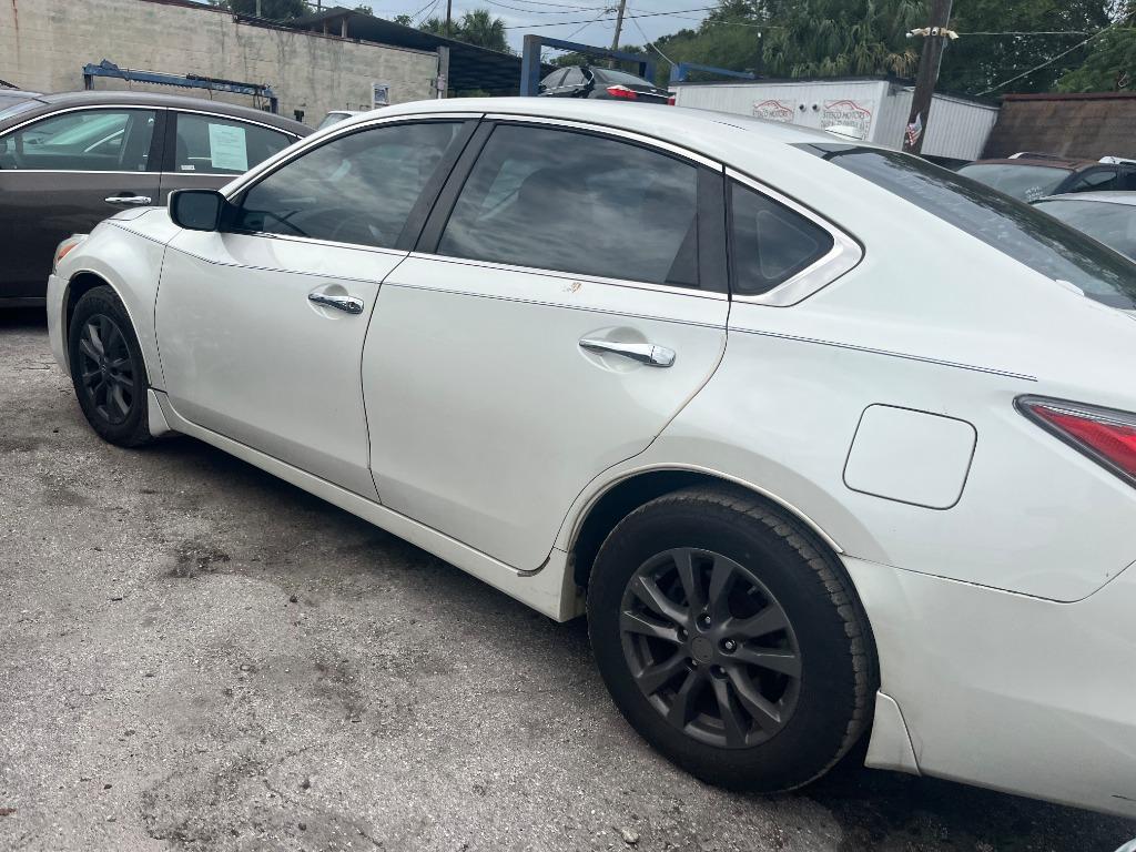 2015 Nissan Altima - $2,250