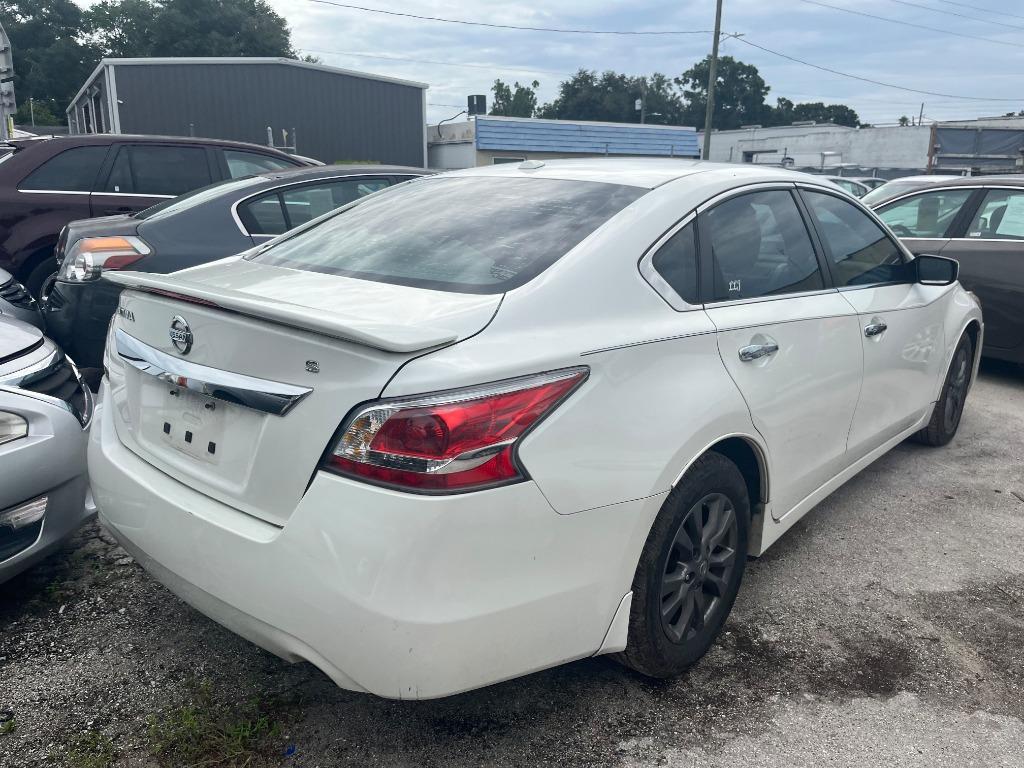 2015 Nissan Altima - $2,250