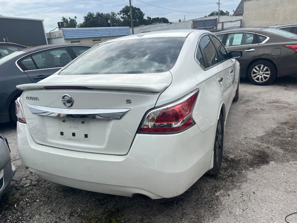 2015 Nissan Altima - $2,250