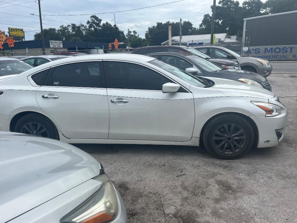 2015 Nissan Altima - $2,250