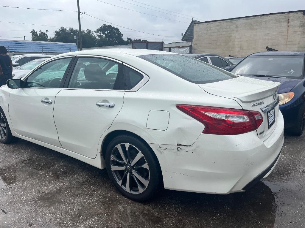 2016 Nissan Altima - $3,450
