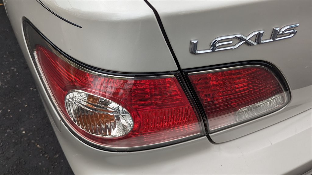 2003 LEXUS ES Sedan - $6,495