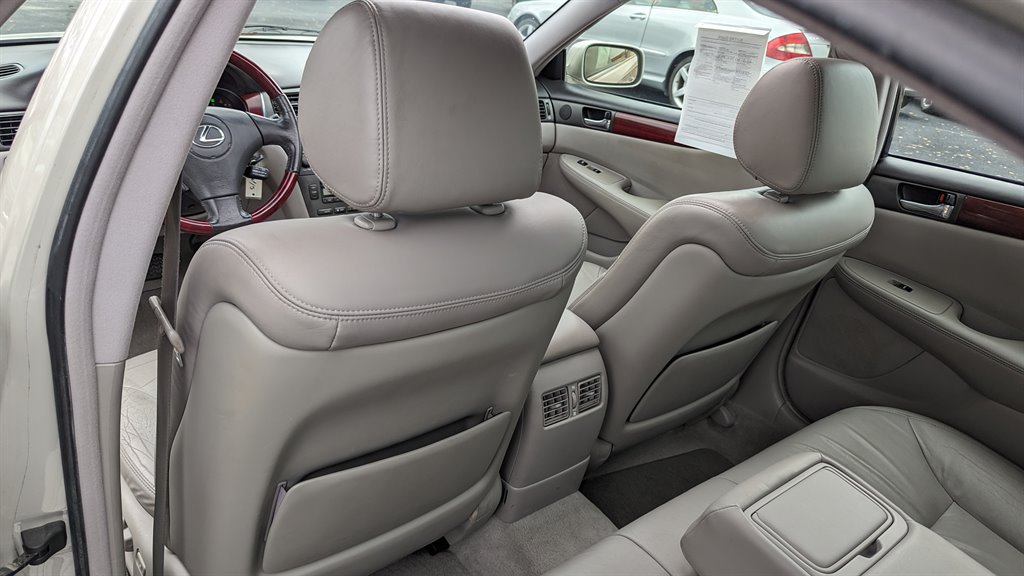 2003 LEXUS ES Sedan - $6,495