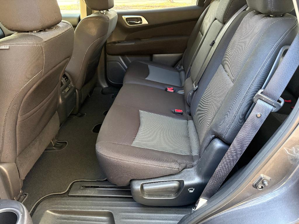 2017 Nissan Pathfinder - $9,900