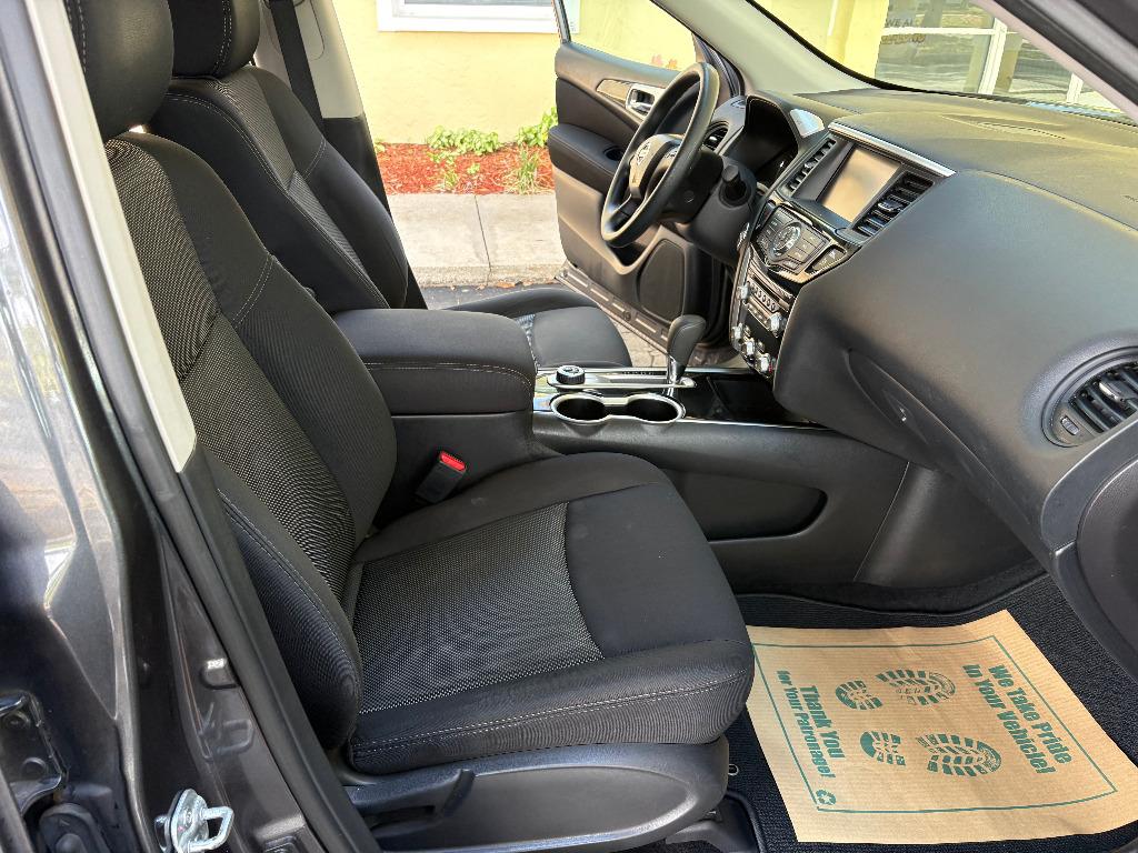 2017 Nissan Pathfinder - $9,900