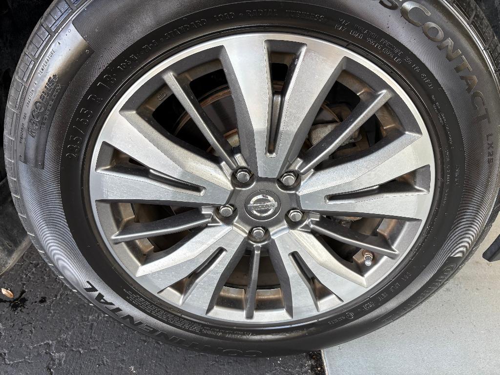 2017 Nissan Pathfinder - $9,900