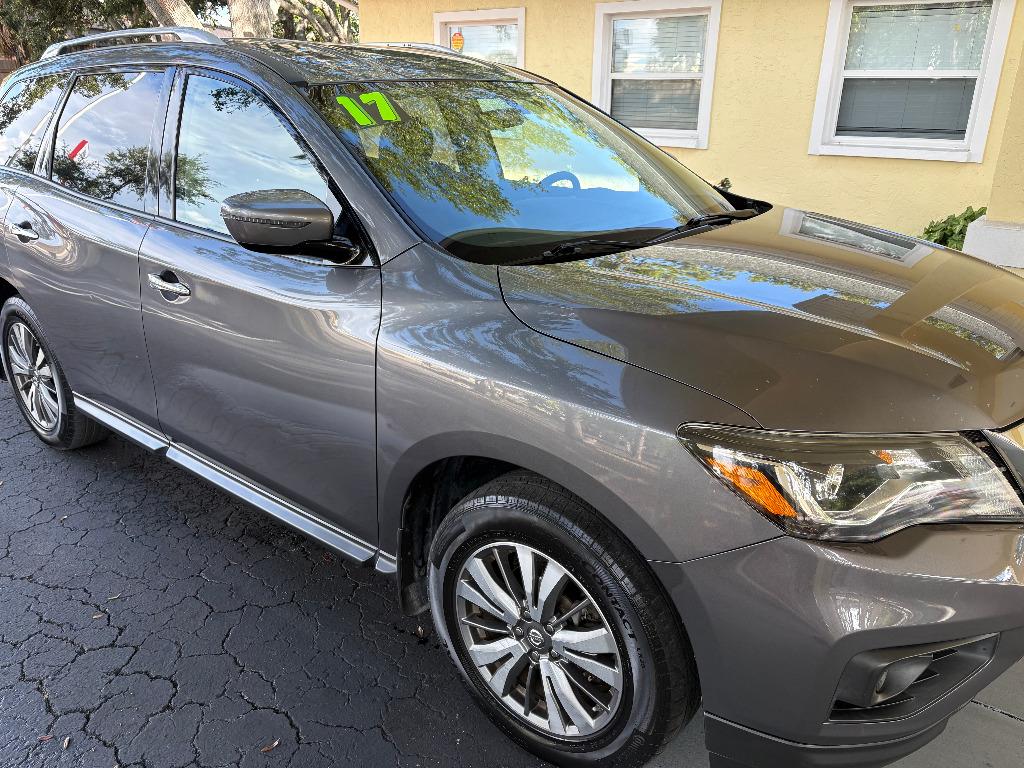 2017 Nissan Pathfinder - $9,900