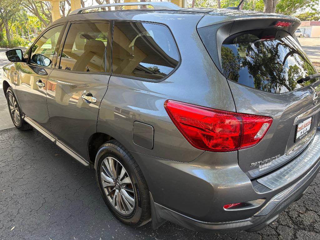2017 Nissan Pathfinder - $9,900