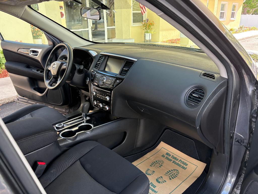 2017 Nissan Pathfinder - $9,900