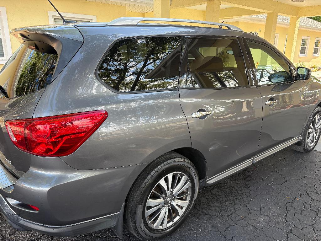 2017 Nissan Pathfinder - $9,900