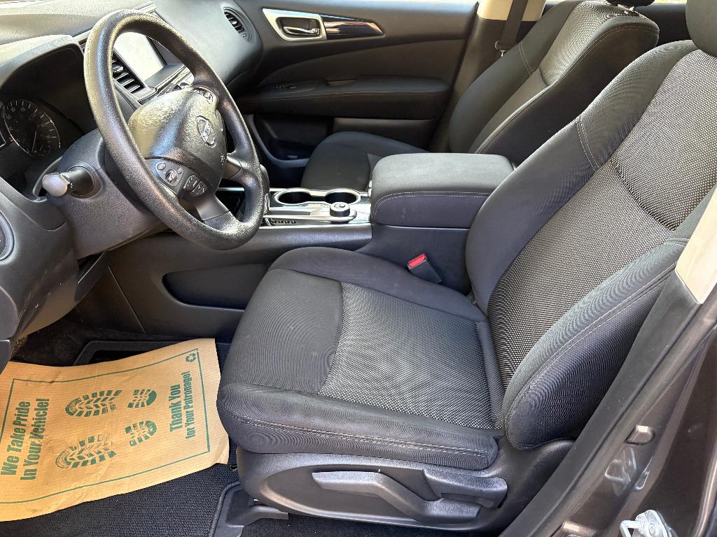 2017 Nissan Pathfinder - $9,900