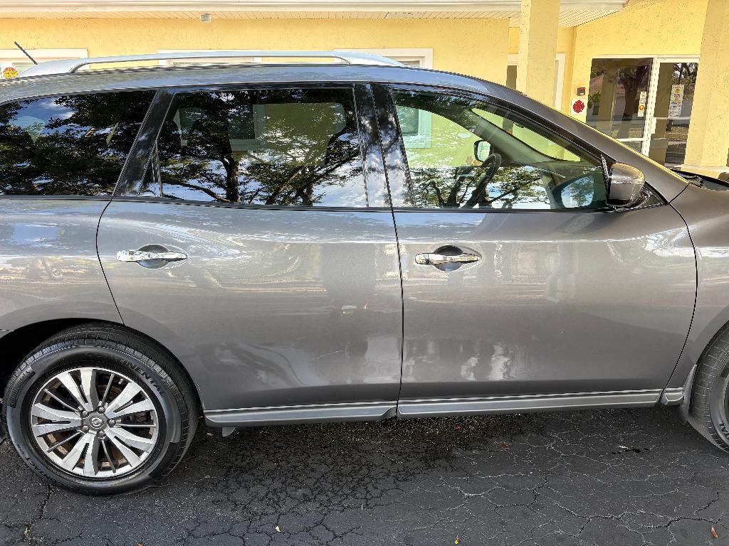 2017 Nissan Pathfinder - $9,900