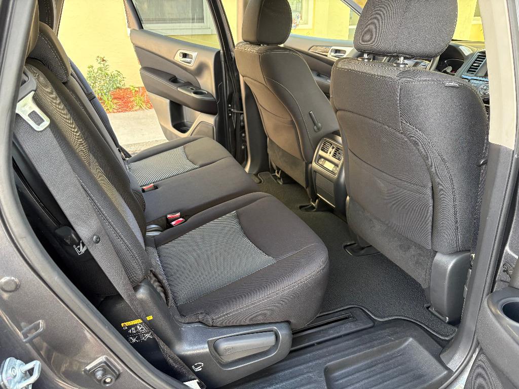 2017 Nissan Pathfinder - $9,900