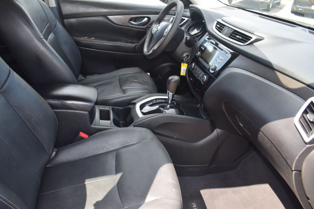 2016 Nissan Rogue - $9,299