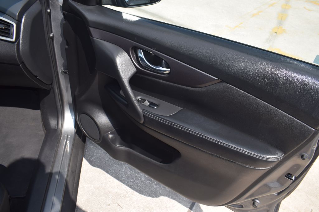 2016 Nissan Rogue - $9,299