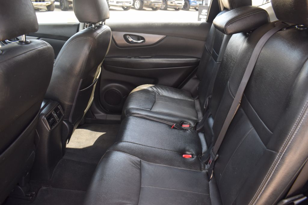 2016 Nissan Rogue - $9,299