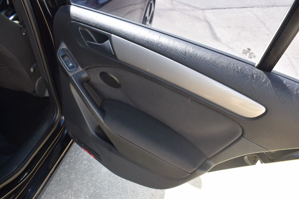 2014 Volkswagen Golf - $6,299