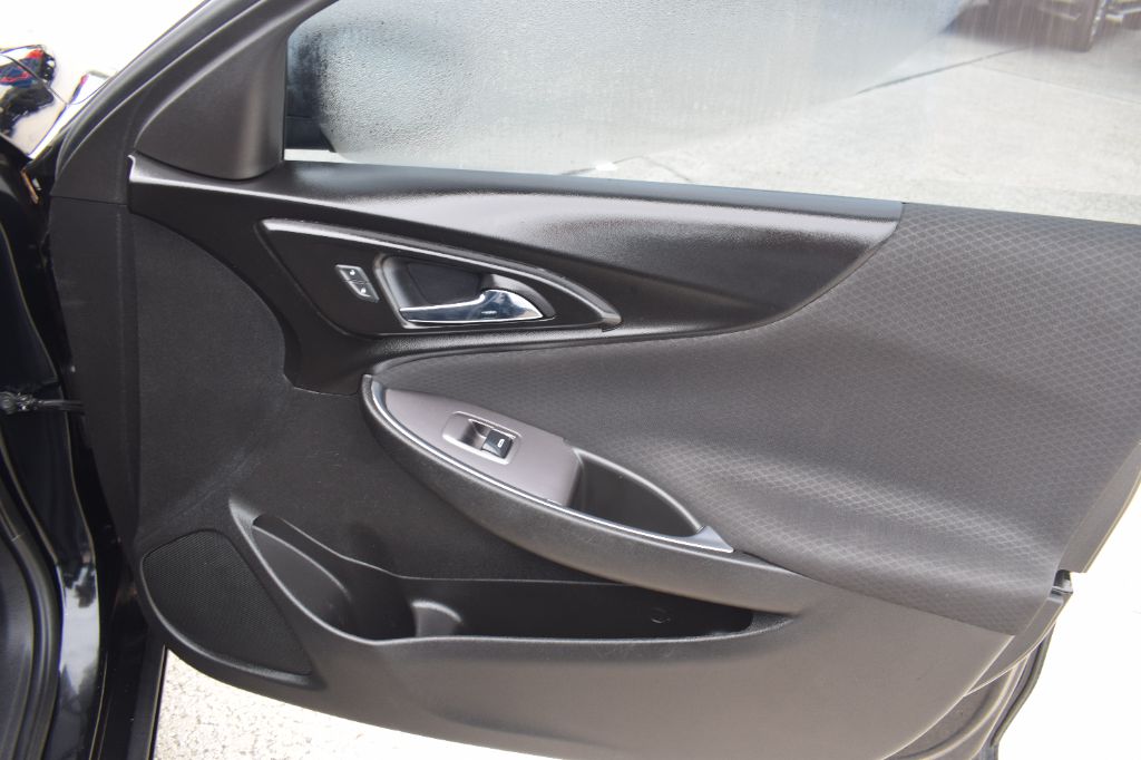 2020 Chevrolet Malibu - $9,900