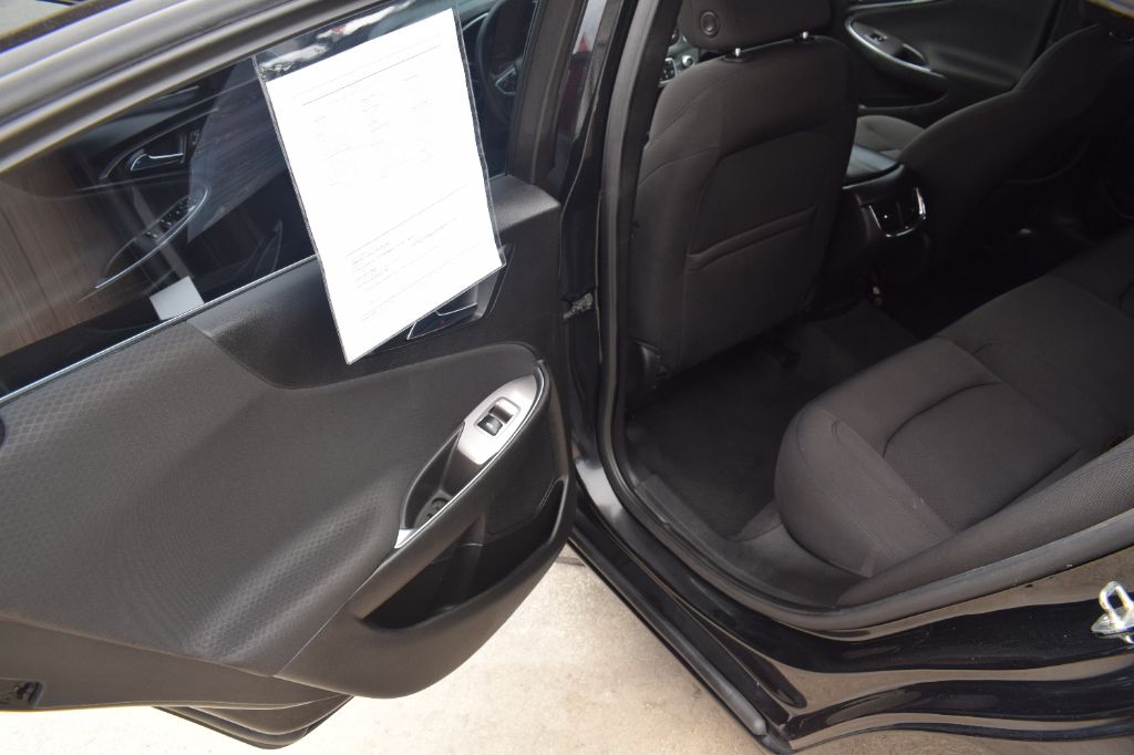 2020 Chevrolet Malibu - $9,900