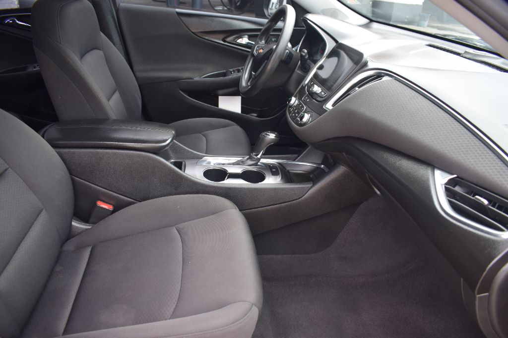 2020 Chevrolet Malibu - $9,900