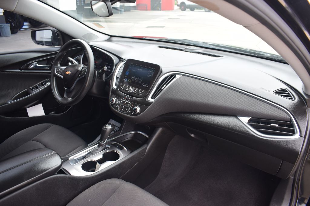 2020 Chevrolet Malibu - $9,900
