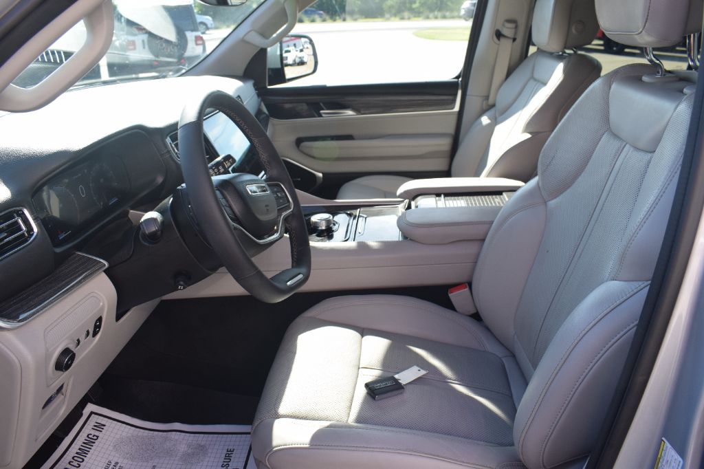 2022 Jeep Wagoneer - $31,900