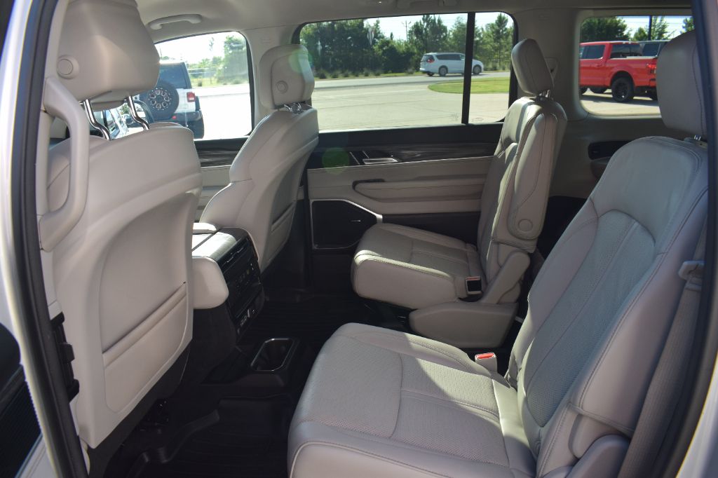 2022 Jeep Wagoneer - $31,900
