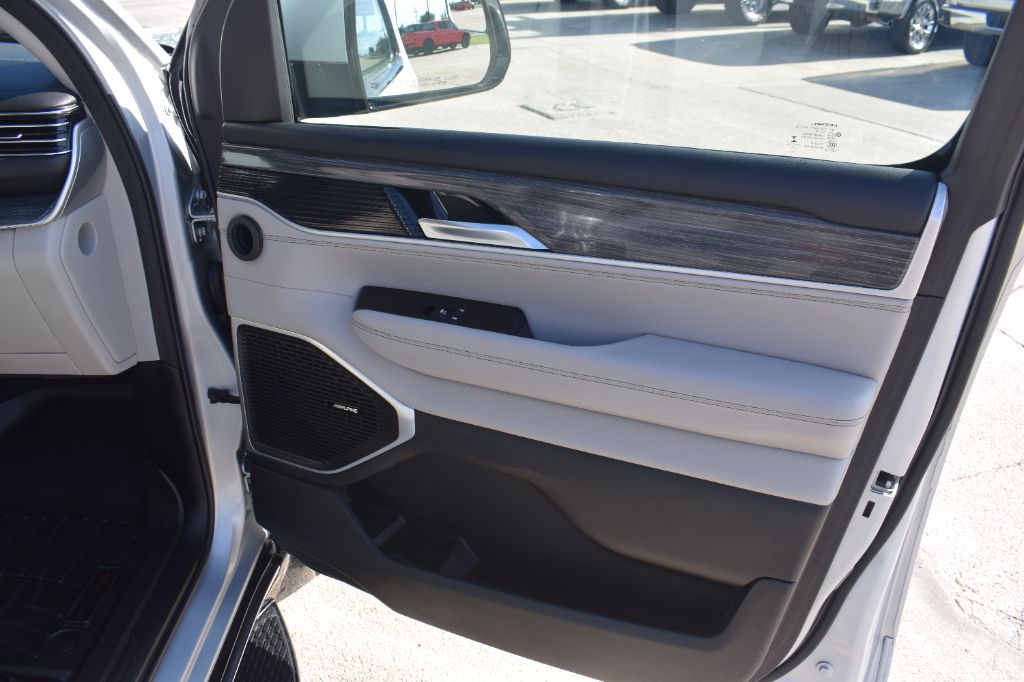 2022 Jeep Wagoneer - $31,900