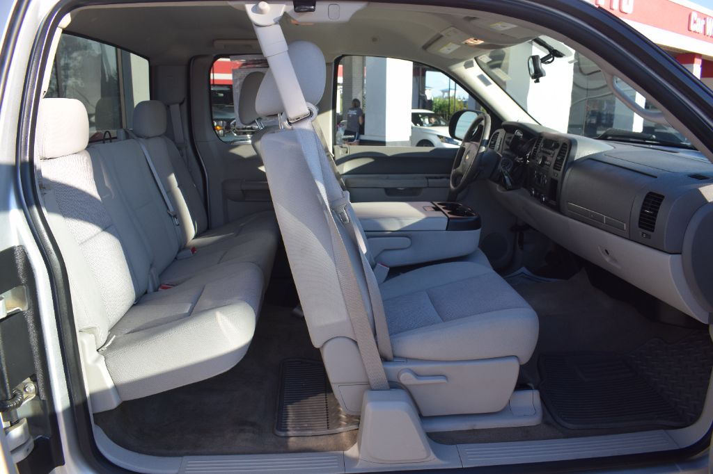 2013 Chevrolet Silverado - $13,900