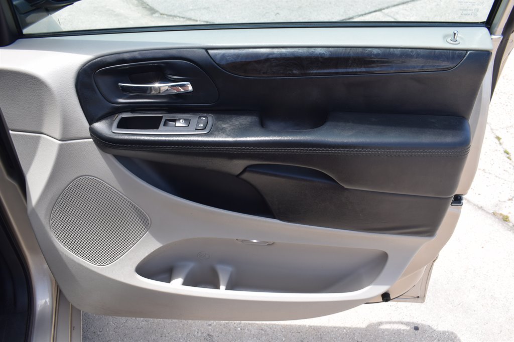 2015 Dodge Grand Caravan SXT photo