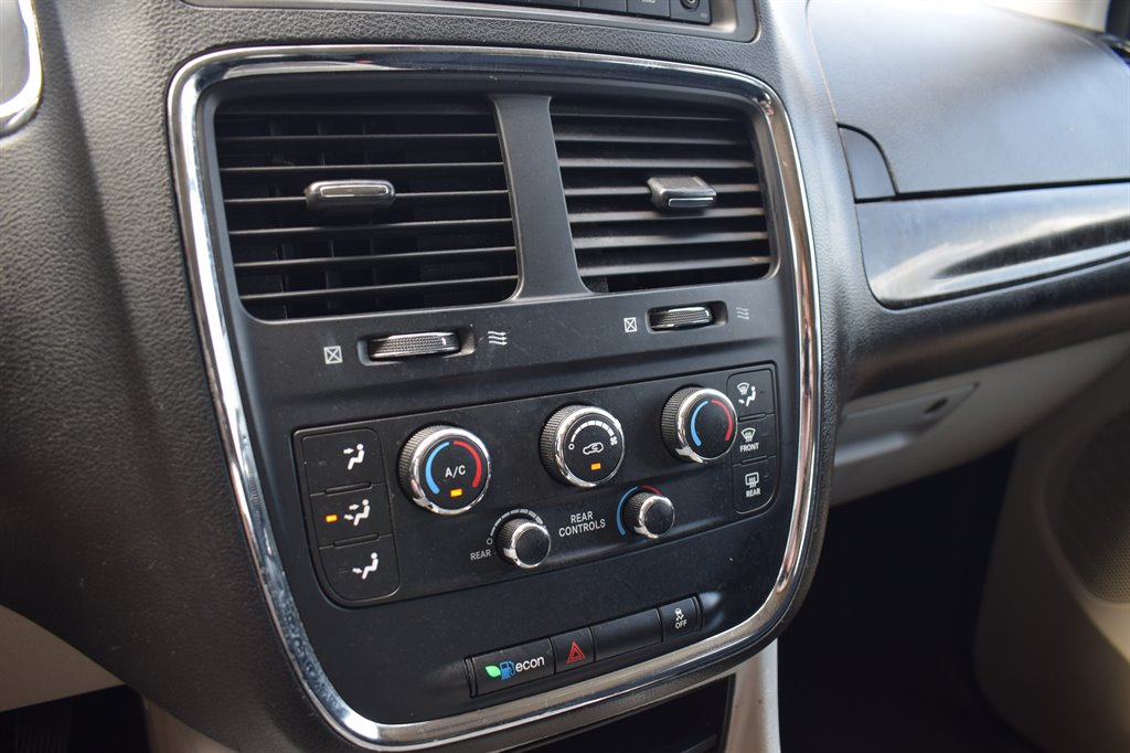 2015 Dodge Grand Caravan SXT photo
