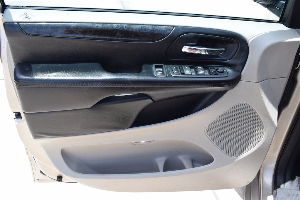 2015 Dodge Grand Caravan SXT photo