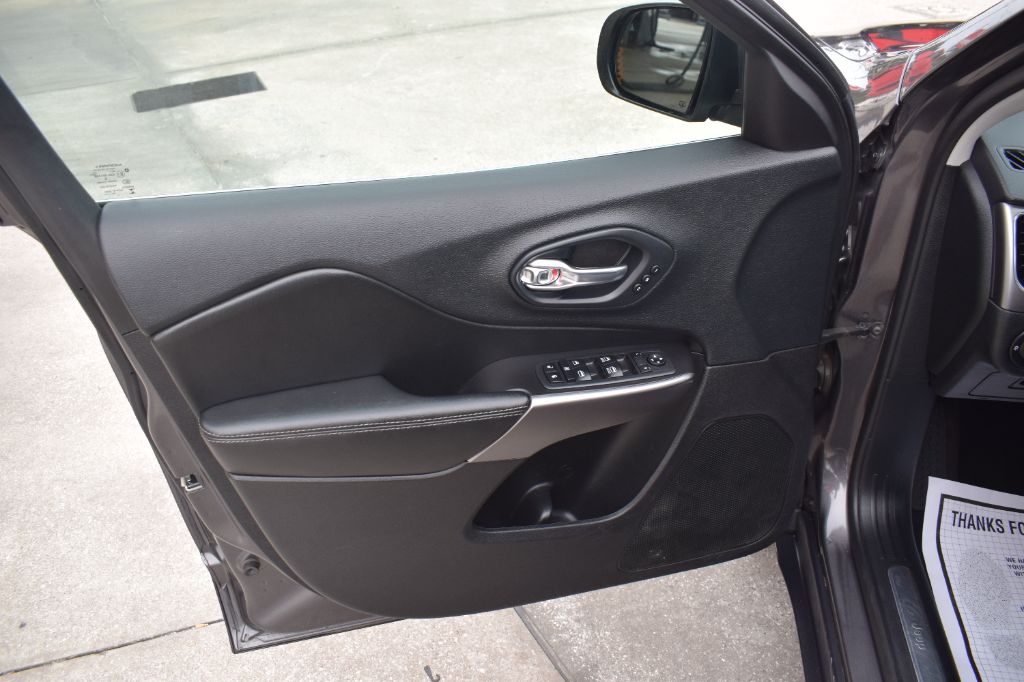 2020 Jeep Cherokee - $17,999