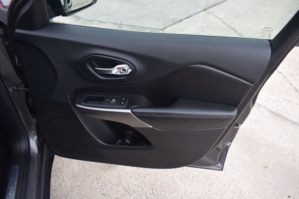 2020 Jeep Cherokee - $17,999