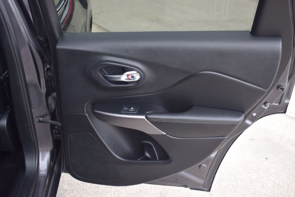 2020 Jeep Cherokee - $17,999