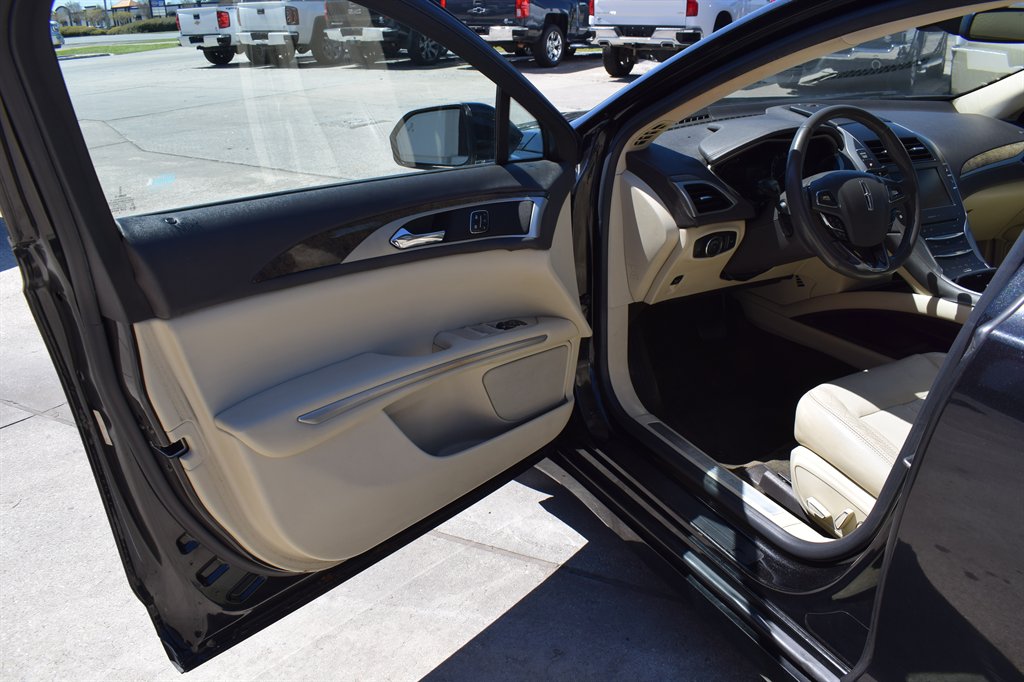 2013 Lincoln MKZ photo