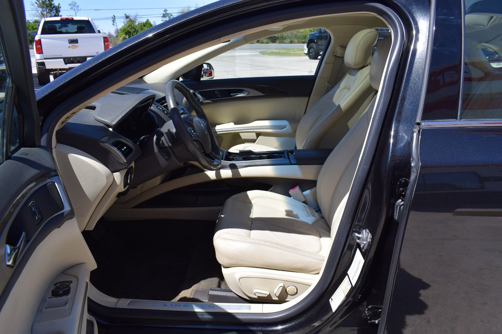 2013 Lincoln MKZ photo