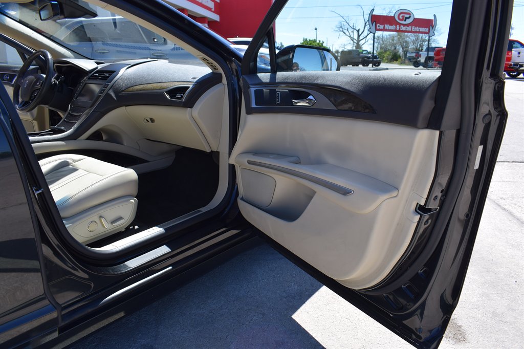 2013 Lincoln MKZ photo