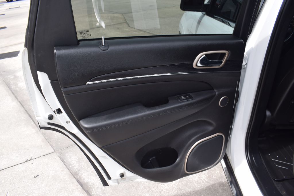 2015 Jeep Cherokee - $10,999