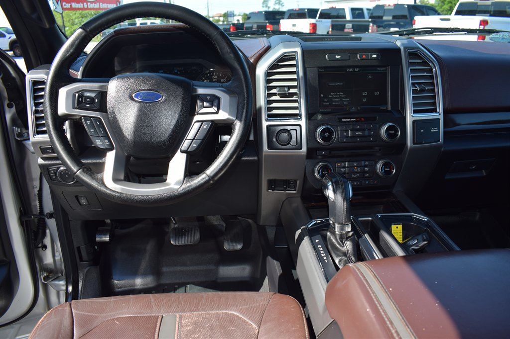 2015 Ford F150 Platinum photo