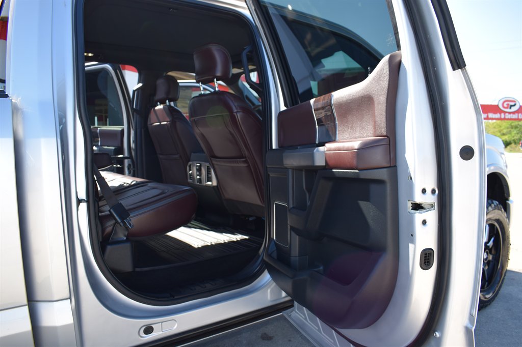 2015 Ford F150 Platinum photo