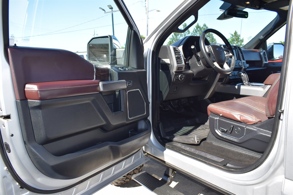 2015 Ford F150 Platinum photo